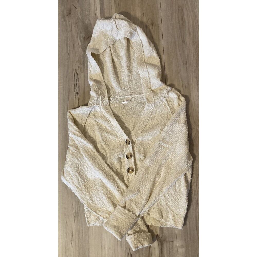 Urban Outfitters Comfy Lightweight Cardigan Size S Knit Cropped Button Up NWOT